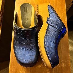 Brand new Blue clogs!! Never worn! 💙
